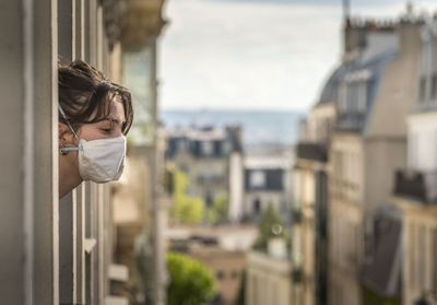 L'édito de ELLE : Avoir 20 ans à 21h