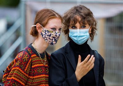 L'édito de ELLE : Bas les masques ?