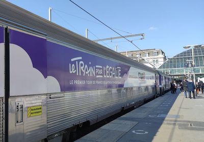 À bord du Train pour l'égalité : « La différence entre drague et harcèlement ? La drague, c'est réciproque »