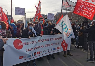 « Abandonnés », « invisibilisés », « en détresse psychologique et financière »... Les étudiants manifestent