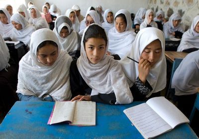 Afghanistan : à peine rentrées, les filles de nouveau exclues des collèges et des lycées