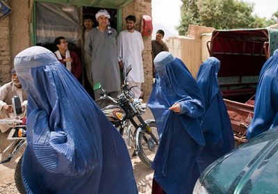 Afghanistan : le chef suprême ordonne aux femmes de porter un voile intégral en public
