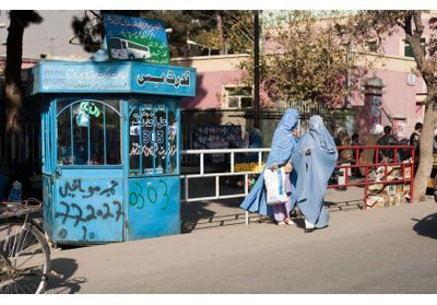 Afghanistan : les femmes toujours plus victimes de la répression « suffocante » des talibans