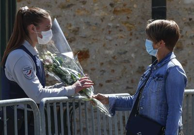 Attaque de Rambouillet : la France salue la mémoire de la fonctionnaire de police