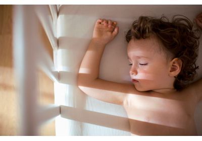 Canicule : comment aider un enfant à s'endormir malgré la chaleur