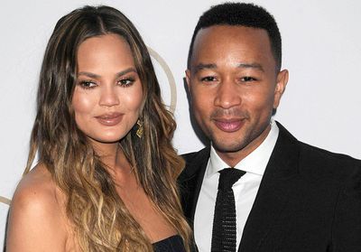 Chrissy Teigen : pourquoi elle évoque ce deuil si tabou