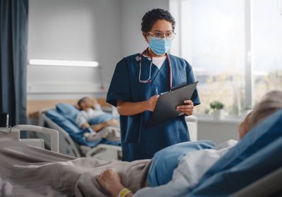 Covid-19 : les hospitalisations augmentent malgré une légère baisse des contaminations