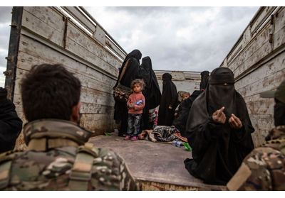 Détenus jihadistes/: la France rapatrie 35 mineurs et 16 mères des camps syriens