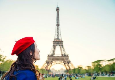 « Elle peut être grosse, âgée, handicapée » : Rokhaya Diallo démystifie la Parisienne