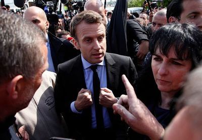 Emmanuel Macron giflé lors d'un déplacement dans la Drôme