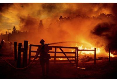 États-Unis/: l'incendie géant «/Oak Fire/» continue de se propager à une allure préoccupante