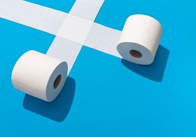 Gêne, dégout, embarras : les clichés suivent les femmes jusqu'aux WC
