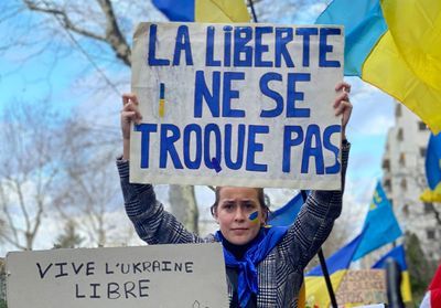 « Je veux que Poutine crève » : la colère des Ukrainiens à Paris