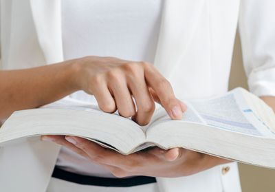 La boulangère, la « femme du boulanger » ? Larousse accusé de sexisme