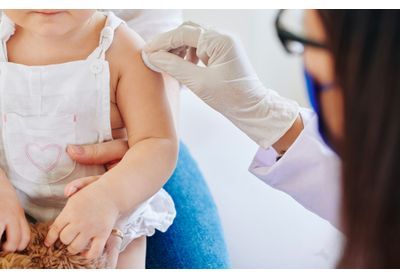 La vaccination des enfants dans le monde n'a jamais été aussi faible, alerte l'OMS