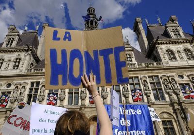 Les Féministes réagissent à l'affaire Darmanin : « La France pays des droits de l'homme, pas des droits de la femme »