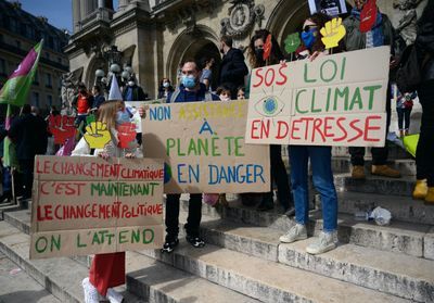 Loi climat et résilience : la jeunesse squatte face aux députés