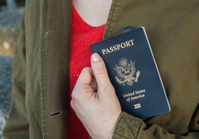 Non-binarité : les États-Unis délivrent leur premier passeport avec le genre « X »