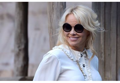 Pamela Anderson : « Ma mère m'a appris à ne pas aller à l'hôtel avec un étranger »