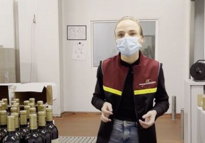 Plongée dans le quotidien de Léa, ouvrière