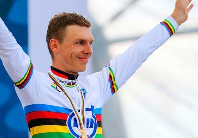 Pour aider les enfants ukrainiens, ce cycliste vend aux enchères sa médaille olympique