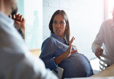 Pour la Défenseure des droits, les femmes enceintes sont encore « trop souvent » discriminées