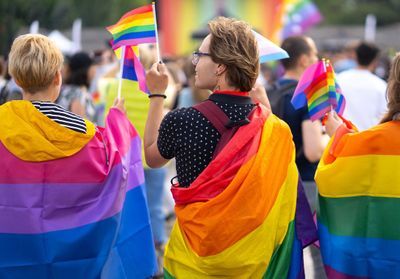 Près de 7 Français sur 10 favorables à une sensibilisation aux LGBT-phobies à l'école