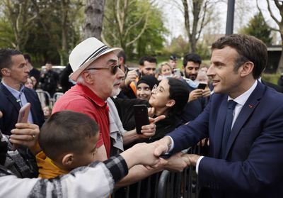 Présidentielle/: Emmanuel Macron prêt à «/bouger les modalités/» de la retraite à 65 ans