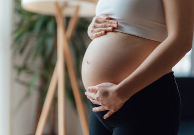 Produits chimiques/: les femmes enceintes sont de plus en plus exposées, selon une étude