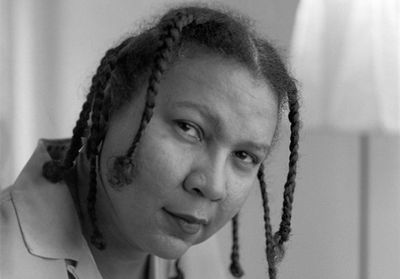 Qui était bell hooks, l'autrice afro-féministe décédée à 69 ans ?