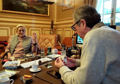 Reportage : les derniers jours des Balkany à Levallois