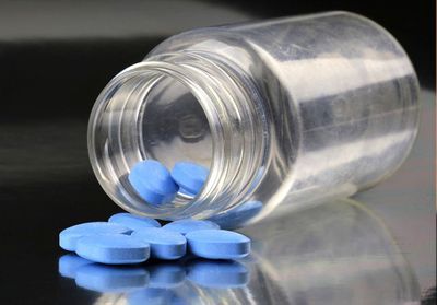 « Se foutre encore plus de la démocratie » : une commande de viagra pour l'armée fait polémique au Brésil