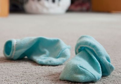 Vaisselle, PQ, linge : une mère documente sa grève du ménage, drôle et rageant !