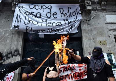 Violences faites aux femmes : pour faire entendre leur colère, les Mexicaines occupent un bâtiment gouvernemental