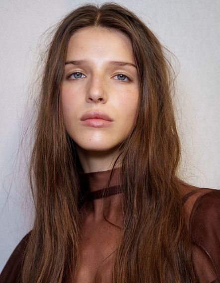 Pourquoi mes cheveux bruns virent-ils au roux ?