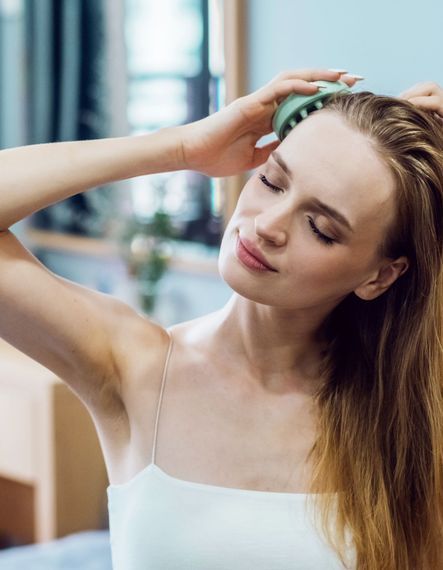 Cheveux clairsemés : quelles pistes pour relancer la repousse ?