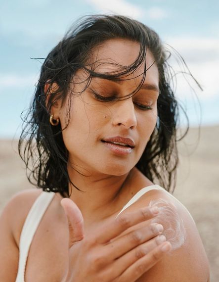 SPF 50 et SPF 50+ : faut-il vraiment choisir l'indice de protection le plus élevé ?