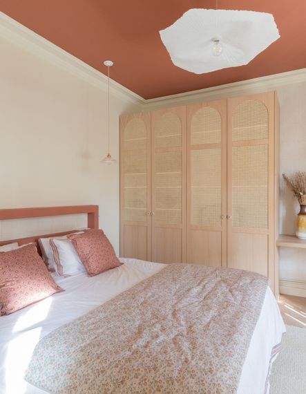 8 idées d’architectes pour intégrer une penderie dans une chambre