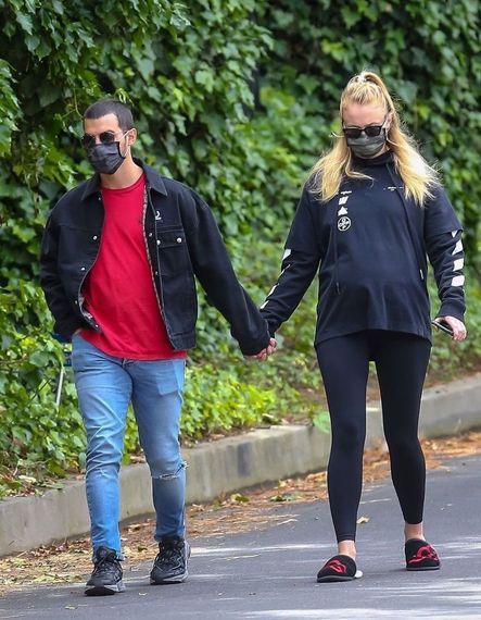Sophie Turner enceinte de Joe Jonas : les photos du couple à Los Angeles