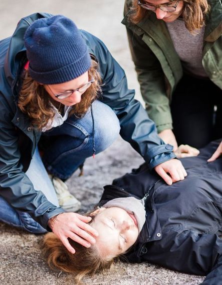 184 En cas de crise cardiaque, les femmes ont moins de chance de recevoir un massage cardiaque que les hommes