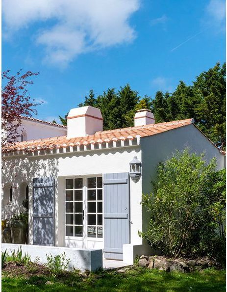 Une maison des années 1970 repensée en refuge familial 