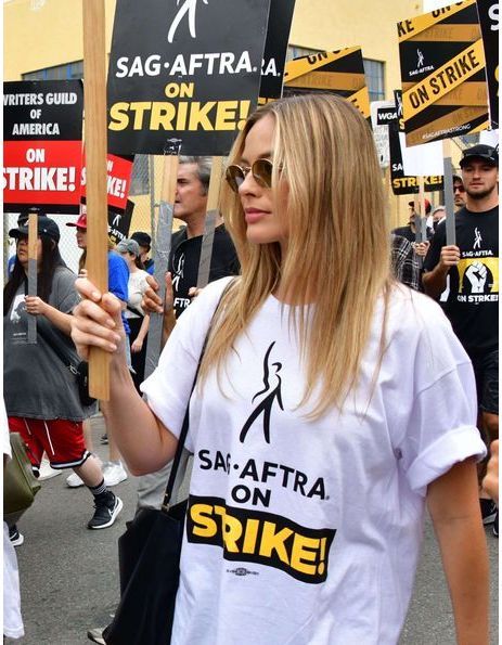 188 Grève à Hollywood : Margot Robbie manifeste à Los Angeles