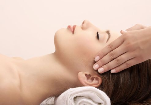 Comment la réflexologie faciale et crânienne va vous soulager ?  