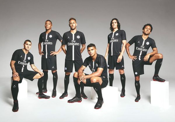 Psg L'interview Du De Presnel Elle Le Mode Dans Kimpembe Bus cjq5LS4AR3