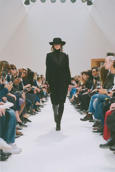 02_260307_Celine-Hiver-26-look-01