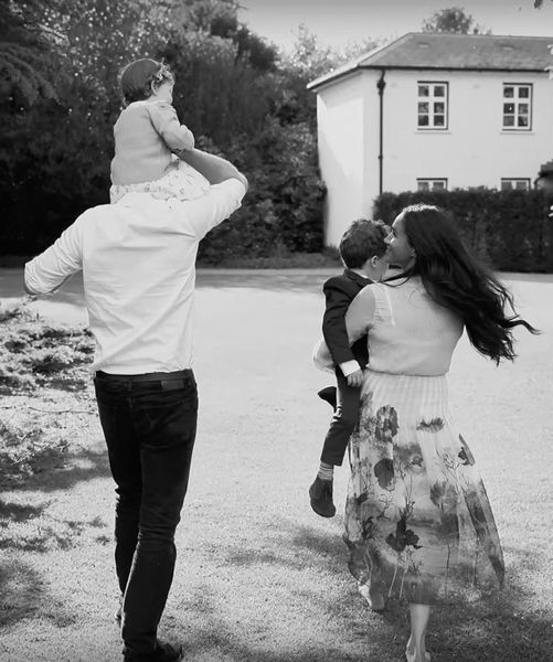 Meghan et Harry de nouvelles photos d’Archie et Lilibet dévoilées Elle