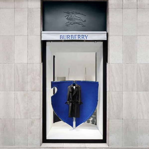 Burberry sale 75008 instagram