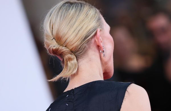 cate-blanchett-de-dos-venise