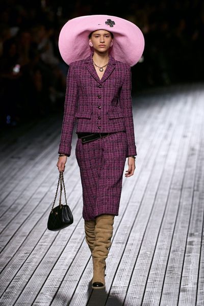 Chanel F24 007
