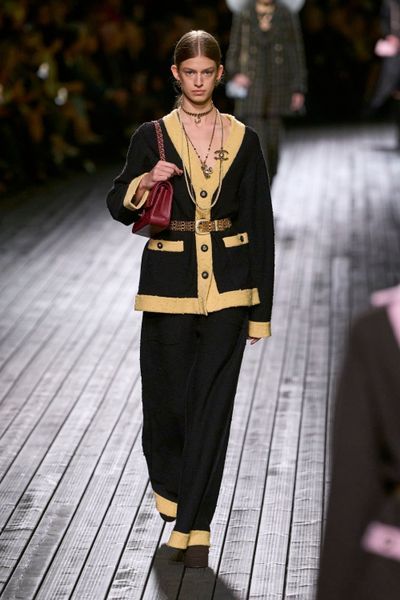 Chanel F24 021